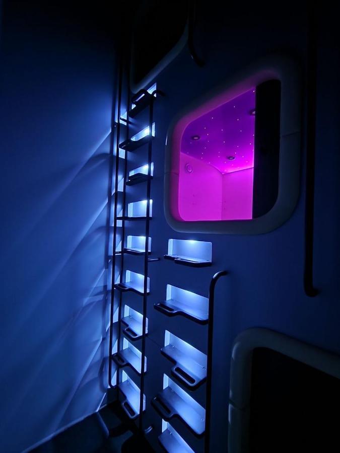 Capsule Hotel Constellation 91 Lviv Buitenkant foto