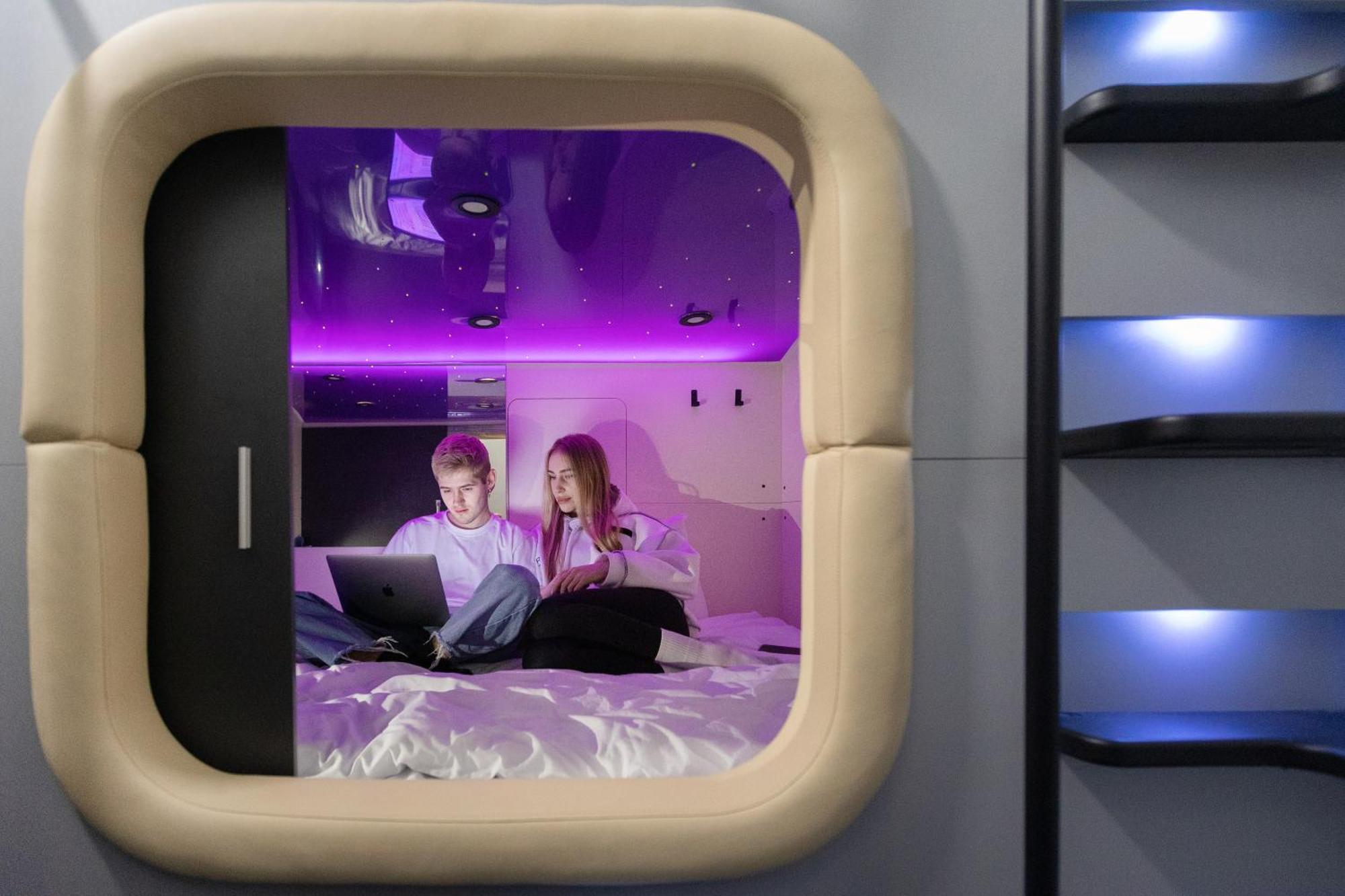 Capsule Hotel Constellation 91 Lviv Buitenkant foto