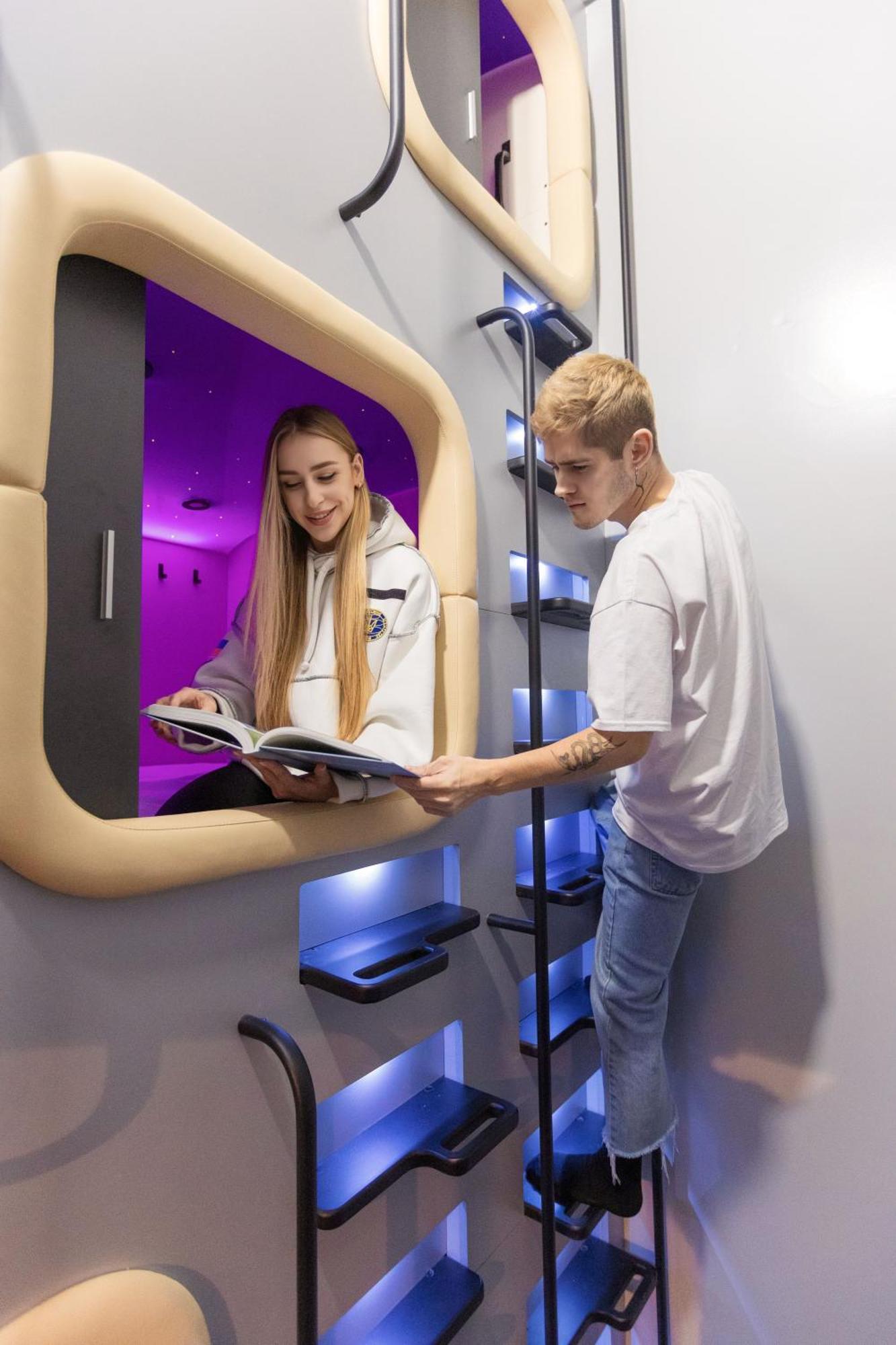Capsule Hotel Constellation 91 Lviv Buitenkant foto