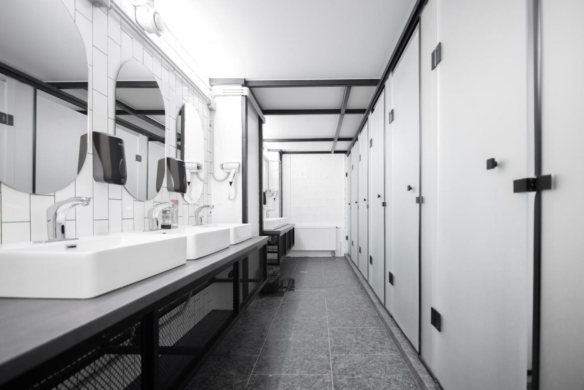 Capsule Hotel Constellation 91 Lviv Buitenkant foto
