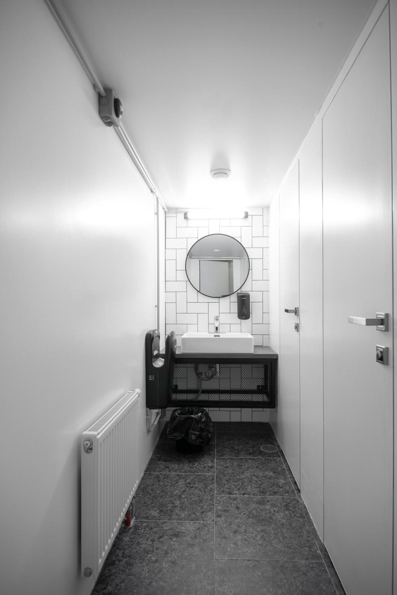 Capsule Hotel Constellation 91 Lviv Buitenkant foto