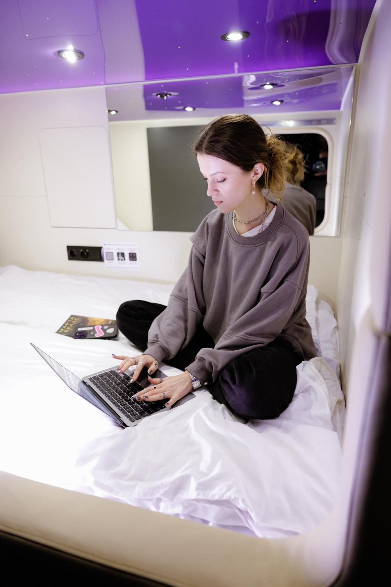Capsule Hotel Constellation 91 Lviv Buitenkant foto