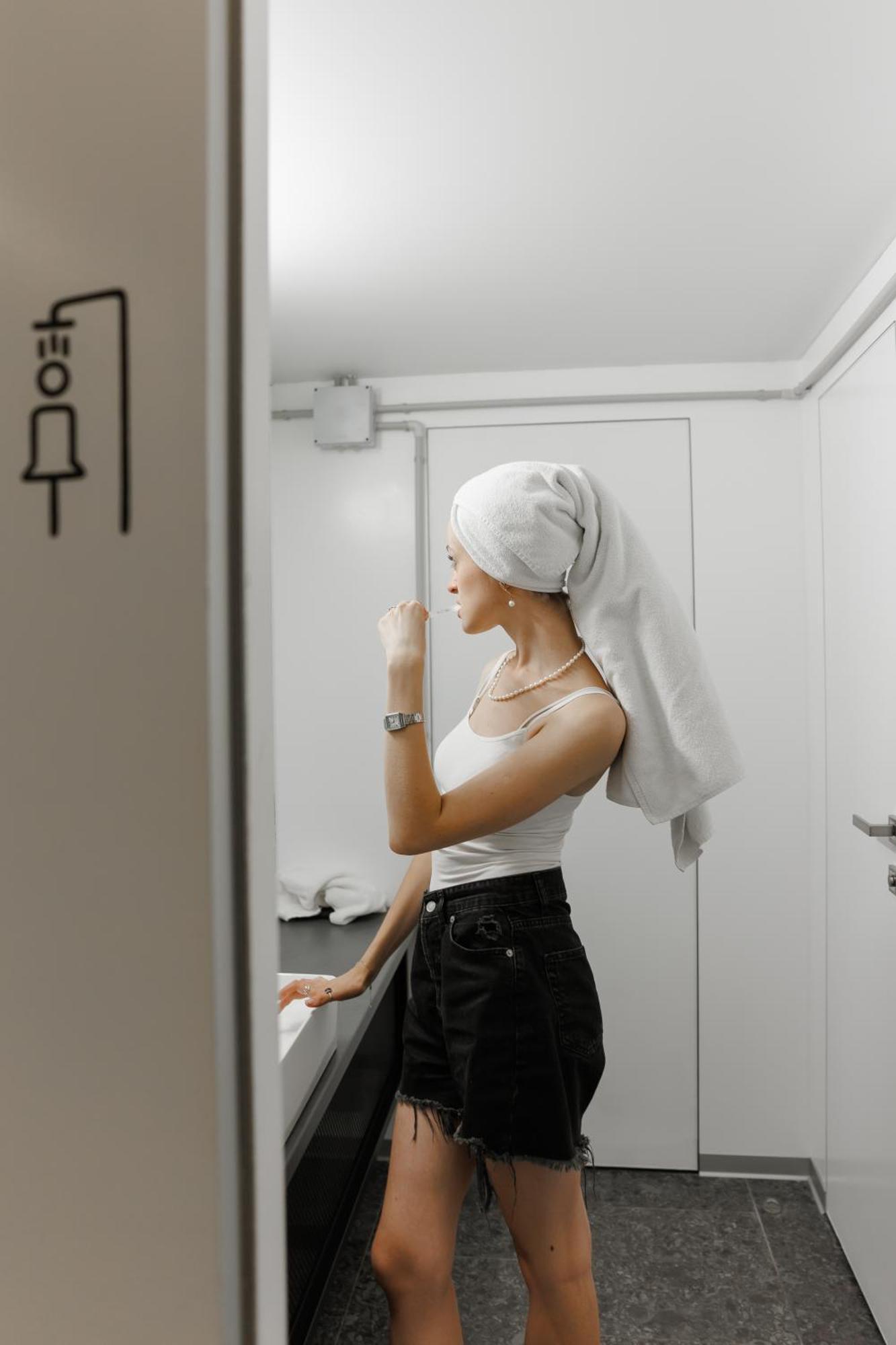 Capsule Hotel Constellation 91 Lviv Buitenkant foto