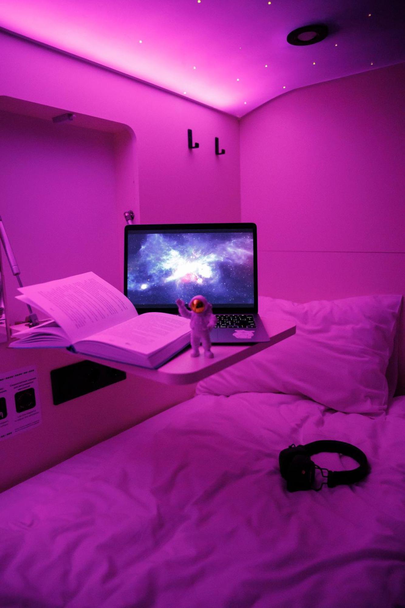 Capsule Hotel Constellation 91 Lviv Buitenkant foto