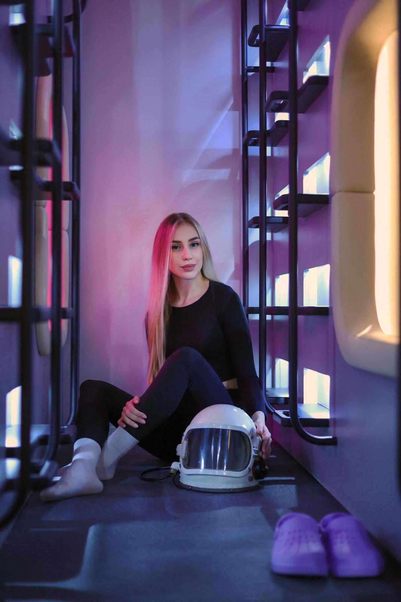 Capsule Hotel Constellation 91 Lviv Buitenkant foto